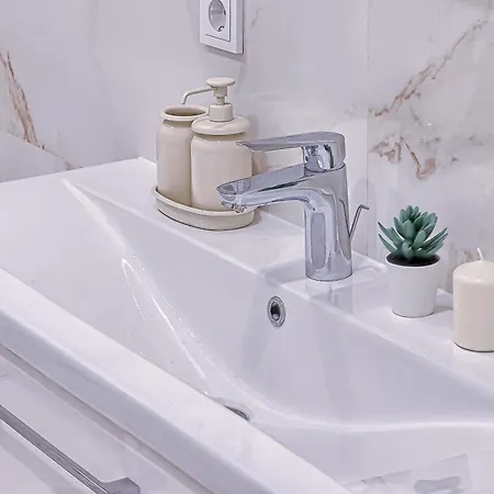 Business-class 1 X Free Parking X Self Check In 24x7 *