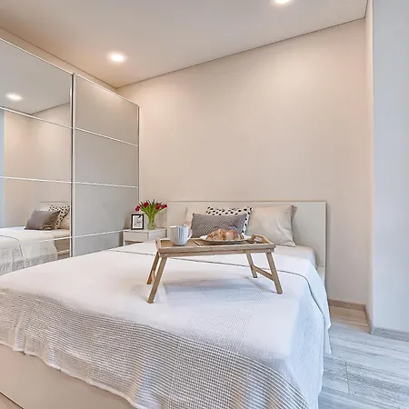 Business-class 1 X Free Parking X Self Check In 24x7