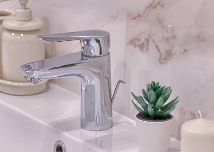 Business-class 1 X Free Parking X Self Check In 24x7