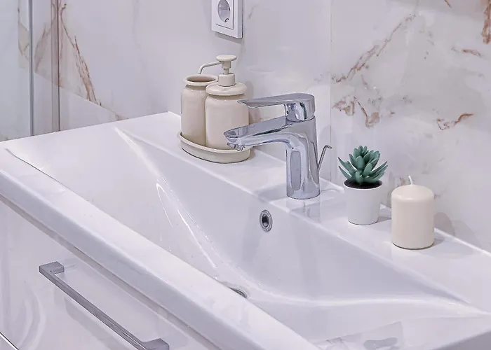 Business-class 1 X Free Parking X Self Check In 24x7 *