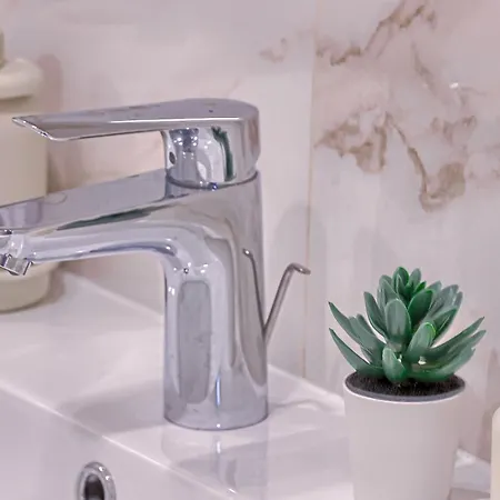 Business-class 1 X Free Parking X Self Check In 24x7