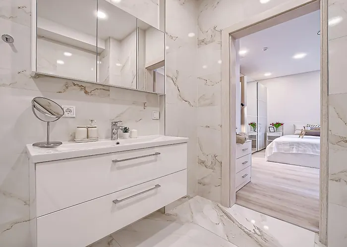 Business-class 1 X Free Parking X Self Check In 24x7